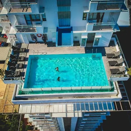 Mabolo Garden Flats - Quiet Modern Studio With Balcony Pool Jogging Trail Near Malls And It Park