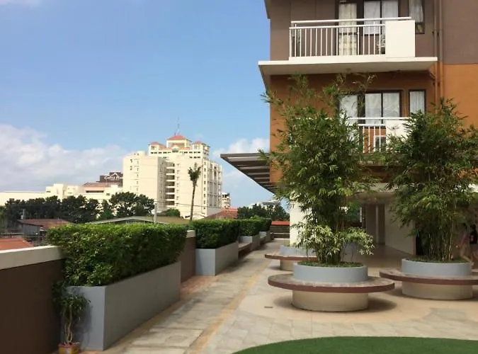 Mabolo Garden Flats - Quiet Modern With Balcony Pool Jogging Trail Near Malls And It Park Aparthotel