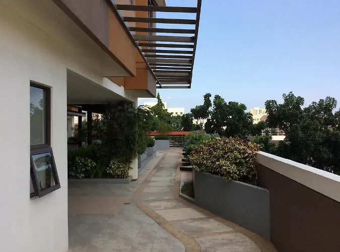 Mabolo Garden Flats - Quiet Modern With Balcony Pool Jogging Trail Near Malls And It Park * Cebu