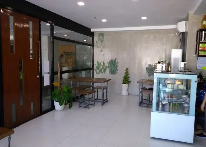 Mabolo Garden Flats - Quiet Modern With Balcony Pool Jogging Trail Near Malls And It Park *