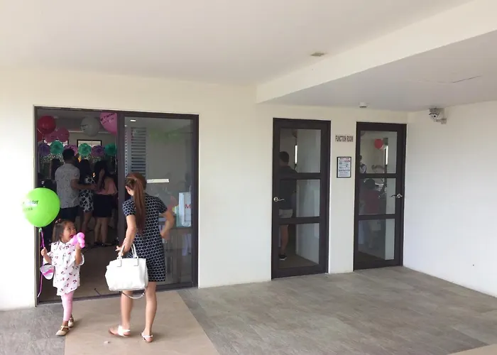 Aparthotel Mabolo Garden Flats - Quiet Modern With Balcony Pool Jogging Trail Near Malls And It Park *