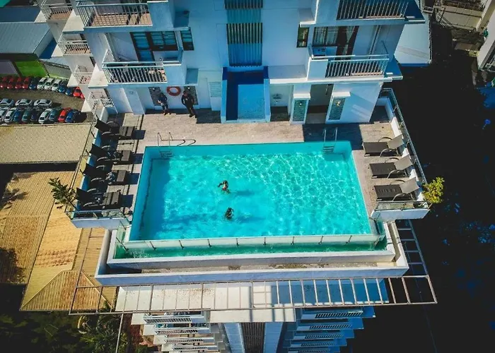 Mabolo Garden Flats - Quiet Modern With Balcony Pool Jogging Trail Near Malls And It Park